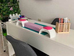 Sesión de manicura con esmaltado normal o semipermanente