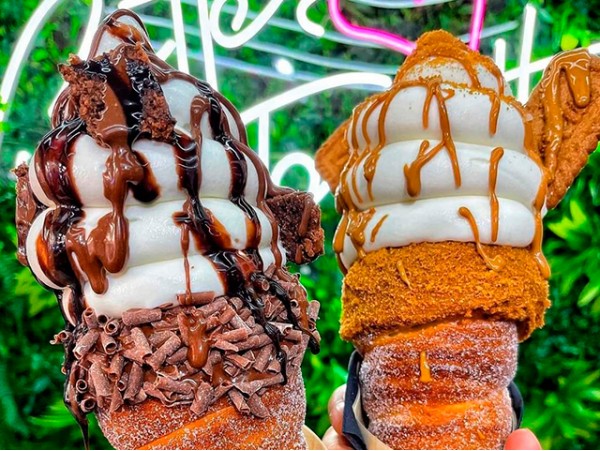 2 Ice Cream Chimney Cones a elegir 