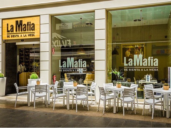 La Mafia se sienta a la mesa: Menú para 2 con postres y bebidas