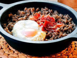 La Mafia se sienta a la mesa: Menú para 2 con postres y bebidas