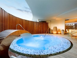 2 noches en Deluxe Gold con desayuno para 2 adultos + 1 niño + acceso al Spa + atenciones a la llegada