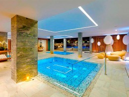 2 noches en Deluxe Gold con desayuno para 2 adultos + 1 niño + acceso al Spa + atenciones a la llegada