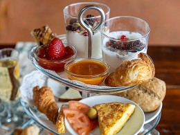 Brunch+Entradas a las Pirámides de Güímar para 2 adultos + 1 niño