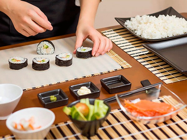 Curso elaboración de Sushi con degustación + bebida en Santa Cruz