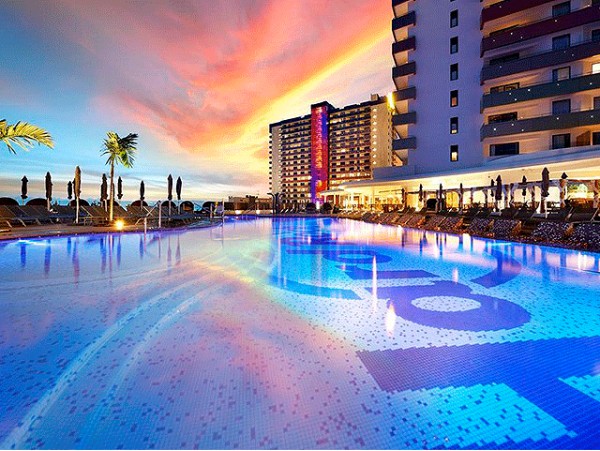 2 noches en Deluxe Gold con desayuno para 2 adultos + 1 niño + acceso al Spa + atenciones a la llegada