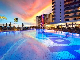 2 noches en Deluxe Gold con desayuno para 2 adultos + 1 niño + acceso al Spa + atenciones a la llegada