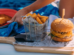 DayPass luxury para 2 con menú + bebidas en Roca Blanca Beach Club