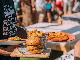 DayPass luxury para 2 con menú + bebidas en Roca Blanca Beach Club