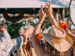 DayPass luxury para 2 con menú + bebidas en Roca Blanca Beach Club