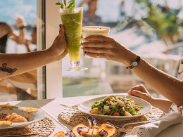 DayPass luxury para 2 con menú + bebidas en Roca Blanca Beach Club