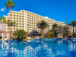 Estancia para 2 adultos con media pensión en habitación doble vista al mar 