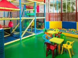 Estancia para 2 adultos con media pensión en habitación doble vista al mar 