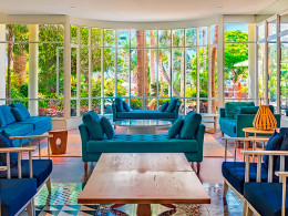 Estancia para 2 adultos con media pensión en habitación doble vista al mar 