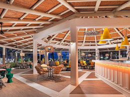 Estancia para 2 adultos con media pensión en habitación doble vista al mar 