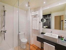 Estancia para 2 adultos con media pensión en habitación doble vista al mar 