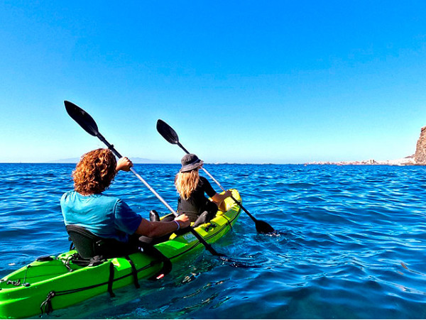 Ruta guiada en kayak para 2 con snorkel en el Palm-Mar