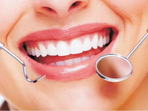 Completa higiene bucal con revisión y diagnóstico o blanqueamiento dental