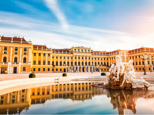 VIENA: 3 a 4 noches PUENTE DE DICIEMBRE con vuelo + hotel + tren turístico de Schönbrunn