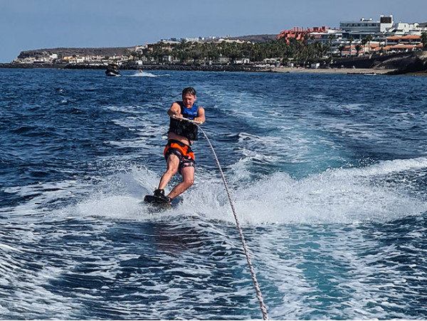 Experiencia de Wakeboard ¡Esquía sobre el mar!