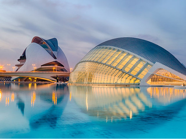 VALENCIA: 3 noches ENERO con vuelo + hotel + entrada al oceanográfico