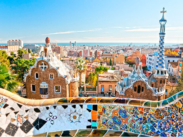 BARCELONA: Vuelo + hotel + entrada al Parque Güell desde Gran Canaria 