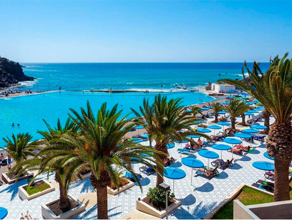 PoolPass para 2 en la piscina de agua salada más grande de Europa ¡Sumérgete en el paraíso!