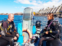 Bautismo de buceo Premium con salida desde barco + reportaje fotográfico