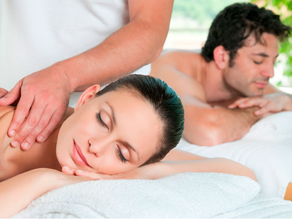 Masaje en pareja con diferentes técnicas de masaje + aromaterapia en Santa Cruz