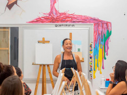 Taller de pintura artística con vino ¡Saca a relucir tu lado creativo!