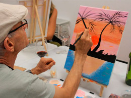 Taller de pintura artística con vino ¡Saca a relucir tu lado creativo!