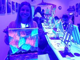 Taller de pintura artística con vino ¡Saca a relucir tu lado creativo!