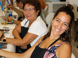 Taller de pintura artística con vino ¡Saca a relucir tu lado creativo!