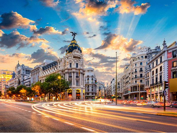 MADRID: 5 noches OCTUBRE con vuelo + hotel + entrada a Parque Warner