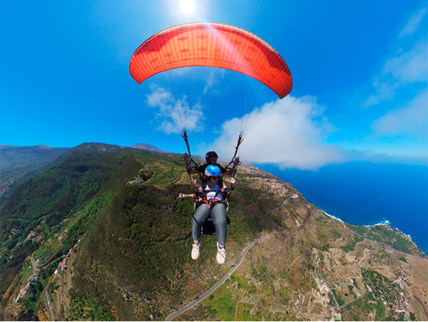 Vuelo parapente bautismo o acrobático con fotos en La Corona ¡Surca los cielos!