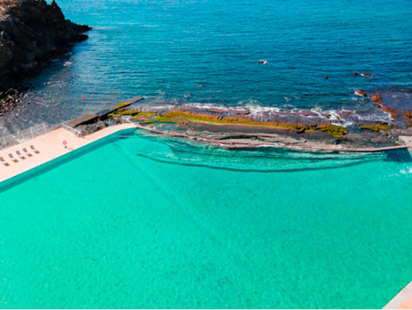 PoolPass para 2 en la piscina de agua salada más grande de Europa ¡Sumérgete en el paraíso!