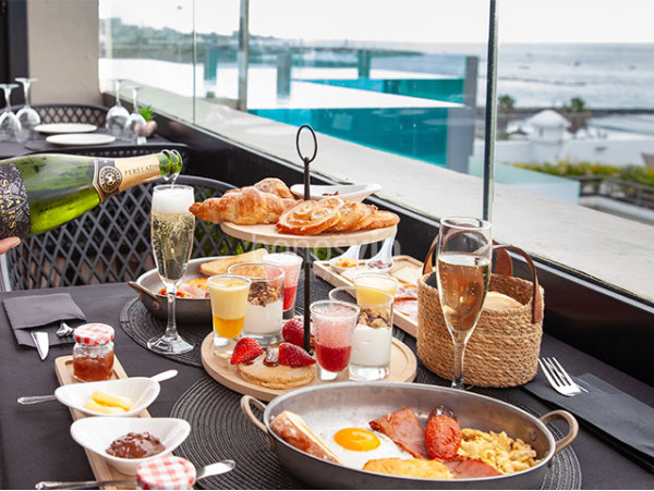 Brunch para 2 frente al mar ¡En el cielo!