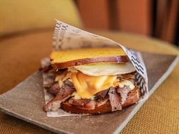 Menú de sandwich de pastrami para 2 en 56 Grados