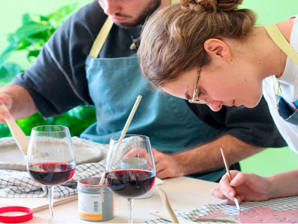 Taller de cerámica y vino ¡Embárrate! 