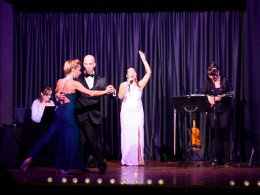 Espectáculo de danza y música en vivo con 5 artistas en escena