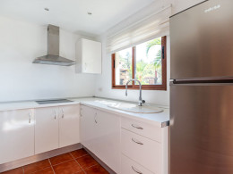 Estancia para 4 en Cueva de lujo Guayarmina con botella de cava + late checkout