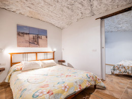 Estancia para 4 en Cueva de lujo Guayarmina con botella de cava + late checkout