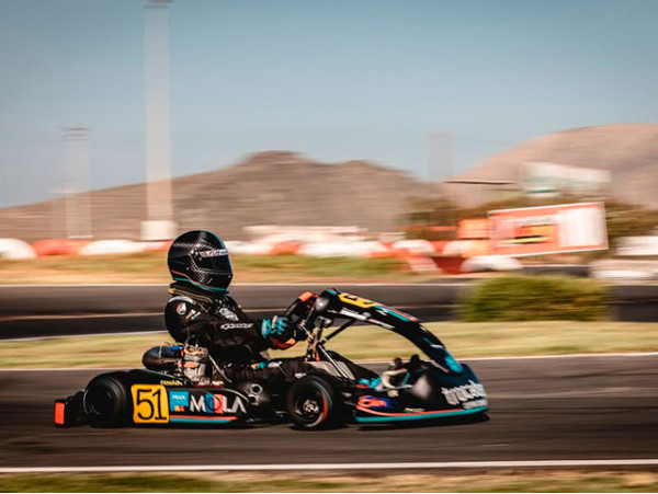 12 minutos + 2 vueltas de regalo en Karting Club Tenerife