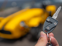 Simulador con un coche legendario + opción a Test Drive con piloto profesional