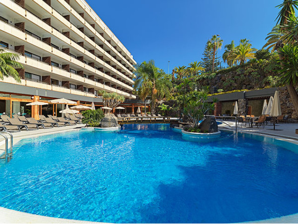 Daypass para 2 con almuerzo buffet + bebidas ilimitadas + cama balinesa