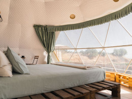 Estancia en Domo para 2 con opción de jacuzzi + cena a la carta en Finca Tres Roques + pack de bienvenida