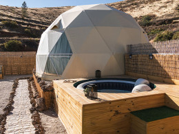 Estancia en Domo para 2 con opción de jacuzzi + cena a la carta en Finca Tres Roques + pack de bienvenida