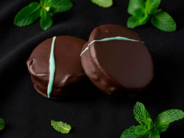Caja de 12 alfajores de diferentes sabores en Santa Úrsula