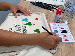 Diseña tu Tote Bag  con copa de vino o limonada + snack salados al aire libre