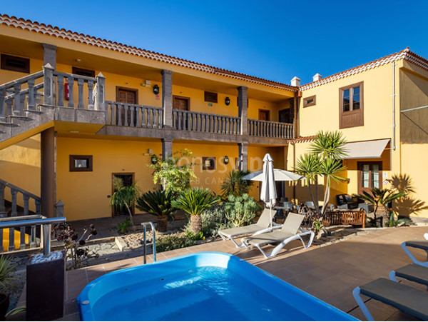 Estancia para 2 en habitación deluxe con desayuno buffet  + pack de bienvenida + late check out + opción de spa privado