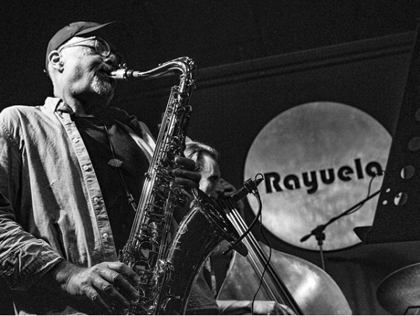 Entrada concierto con bebida en Café Teatro Rayuela en Santa Cruz 